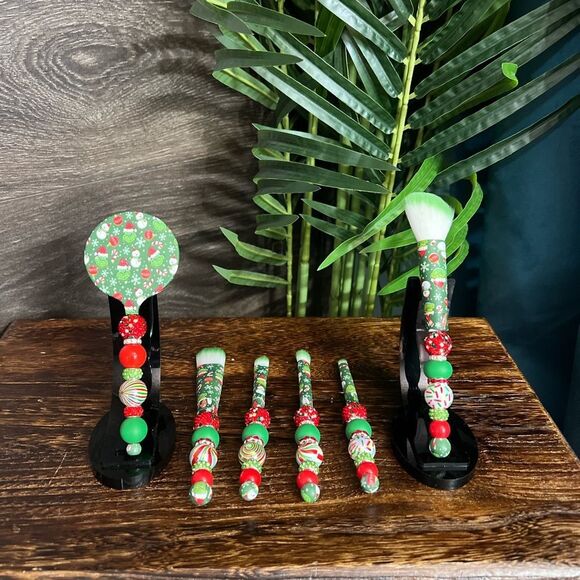 Christmas Grinch Themed Hand-Made Five Custom Beaded Makeup Brushes and Mirror. - Picture 5 of 6